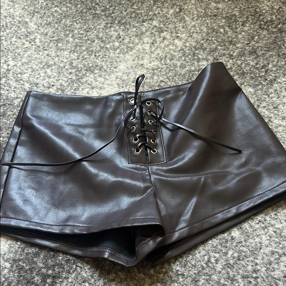 Superdown High Waist Brown Lace-Up Shorts